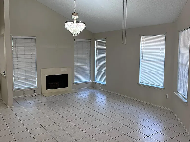 15811 Beechnut St — Photo 8