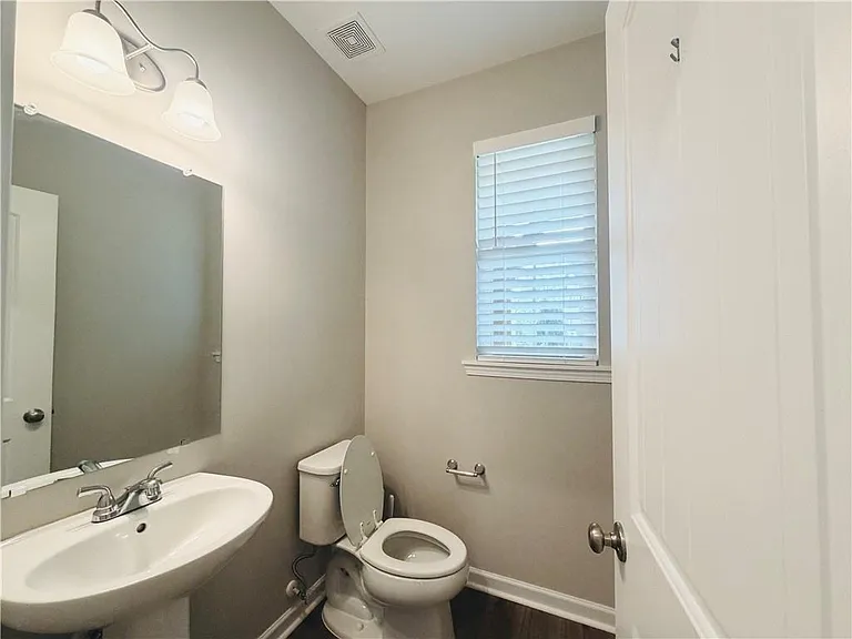 607 Michigan Cir — Photo 24