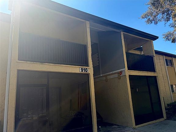 2nd image of 910 Lake Destiny Rd Unit B