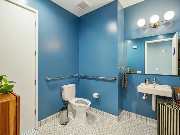 5th image of 2072 Mission St