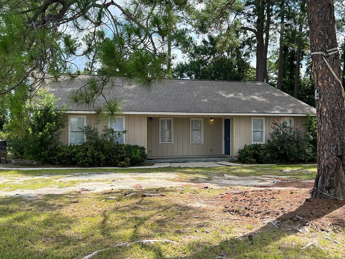Building Photo - 801 Robin Hood Trl #B