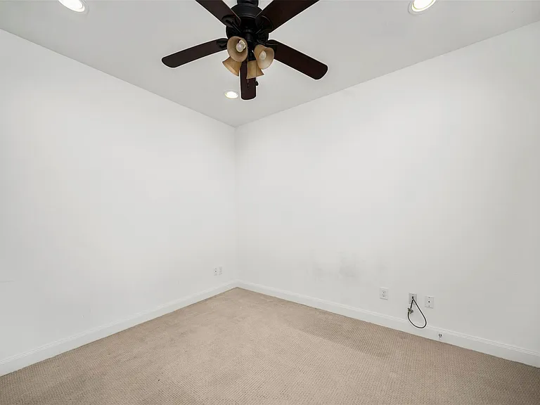 22 Hermann Park Ct — Photo 16