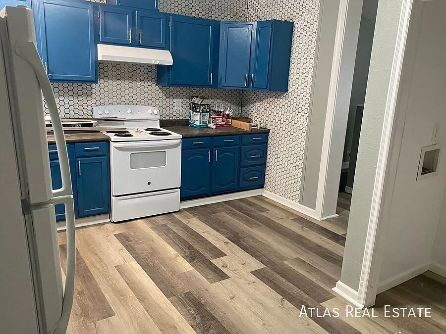 Recently Renovated 5 BD 2 Bath! Near Popular RiNo Neighborhood in Denver! — Photo 2
