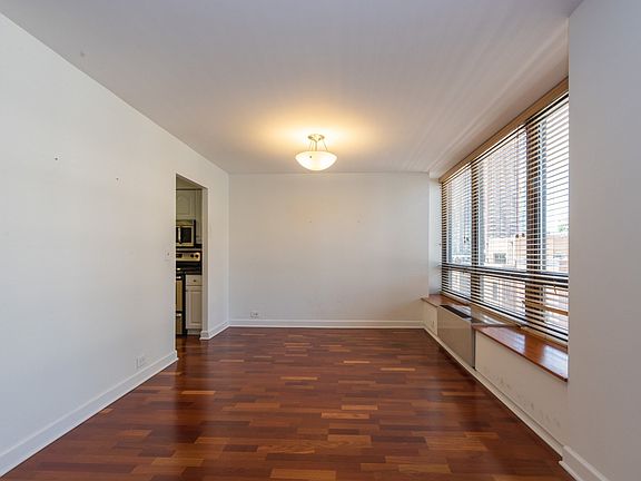 5th image of 50 E Bellevue Pl APT 701