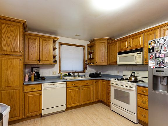 3rd image of 640 Oak Run Dr