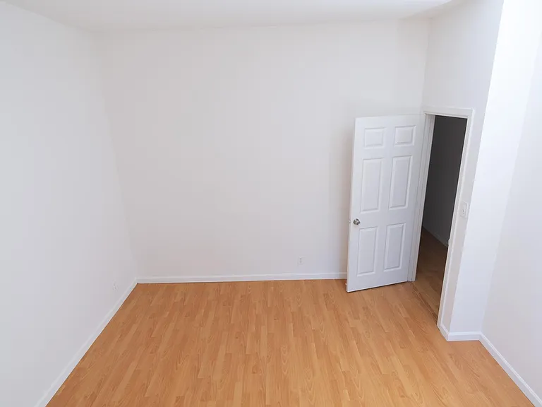 1032 York St — Photo 15
