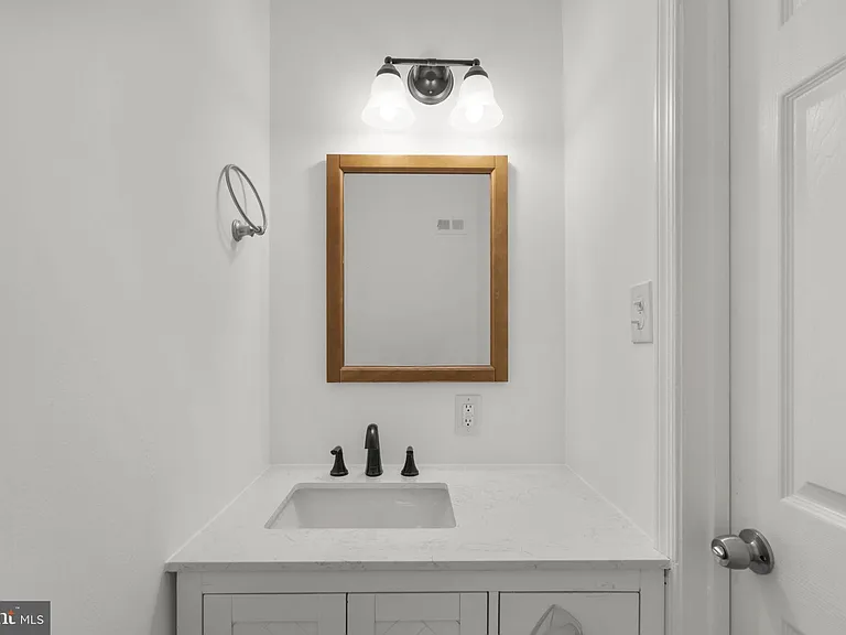 2407 Alsop Ct — Photo 12