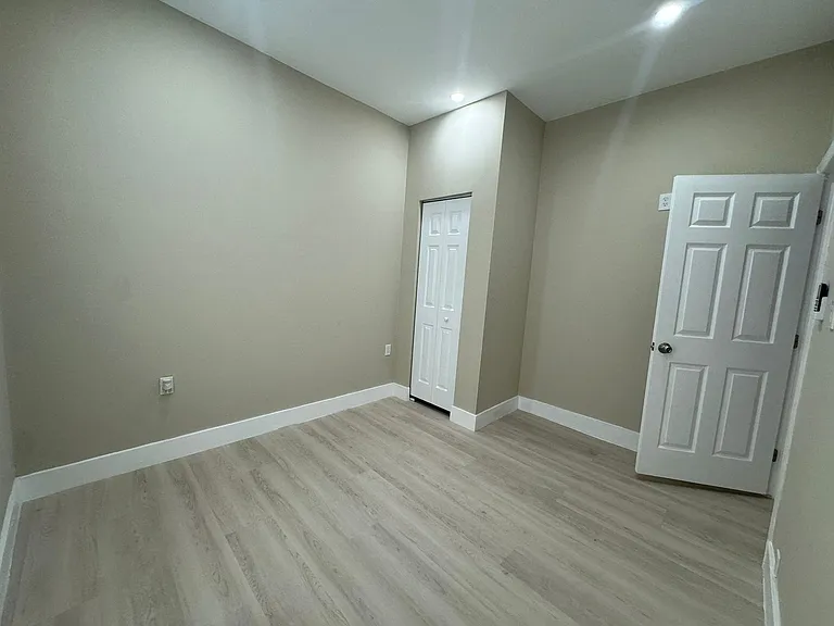 3424 Spruce St — Photo 15