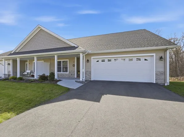 27 Lodge Ln #27, Wilbraham, MA 01095