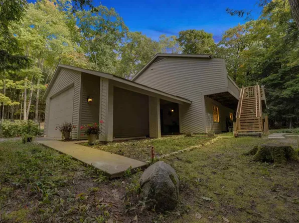 1324 Pinetree Trl, Harbor Springs, MI 49740