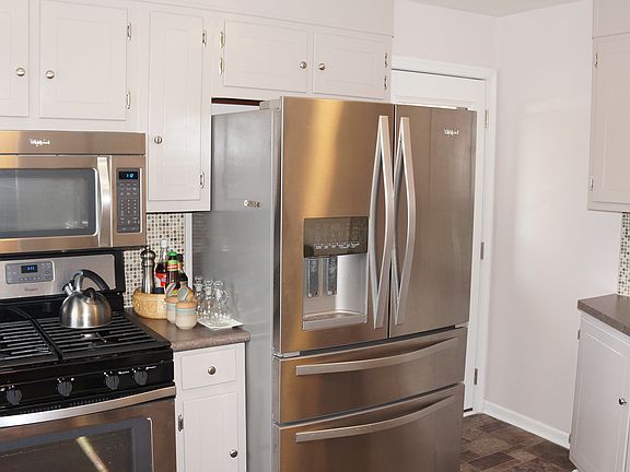 4th image of 1600 Narcissus St