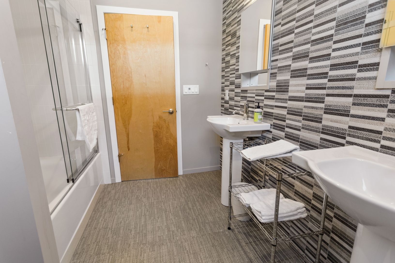  Shared bathroon