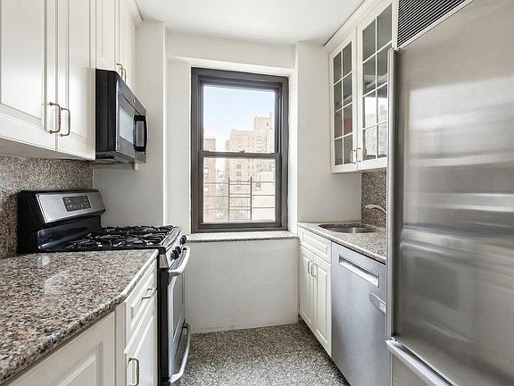 5th image of 135 E 54th St APT 4E