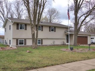 1815 Sunny Ln, Eau Claire, WI 54703