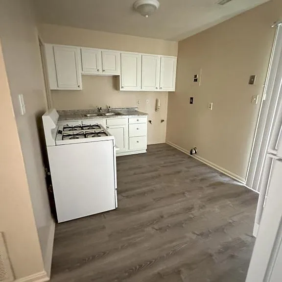 407 Kensington Dr — Photo 4