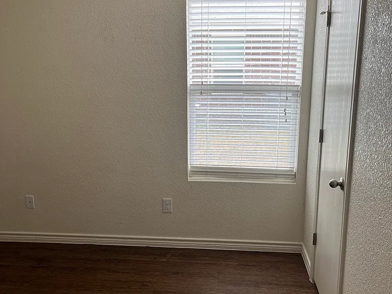 4704 Waterproof Dr #B — Photo 23