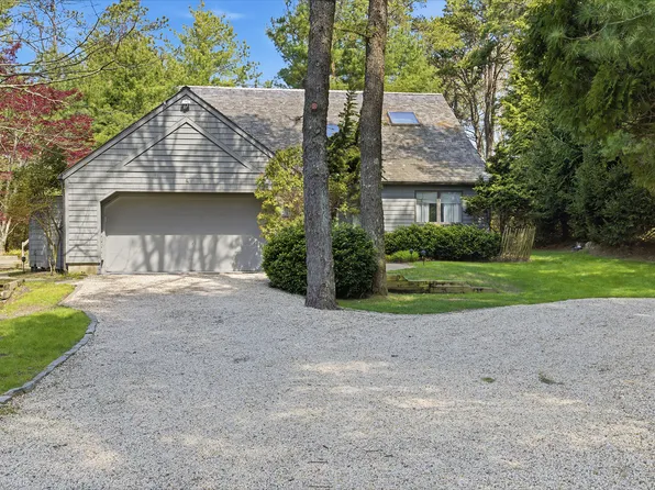 3 Huckleberry Ln, East Hampton, NY 11937
