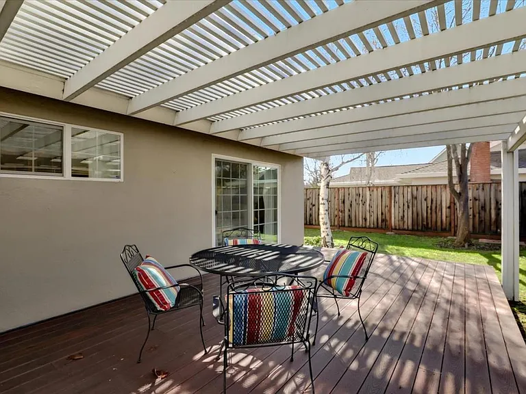 202 Belden Dr — Photo 25