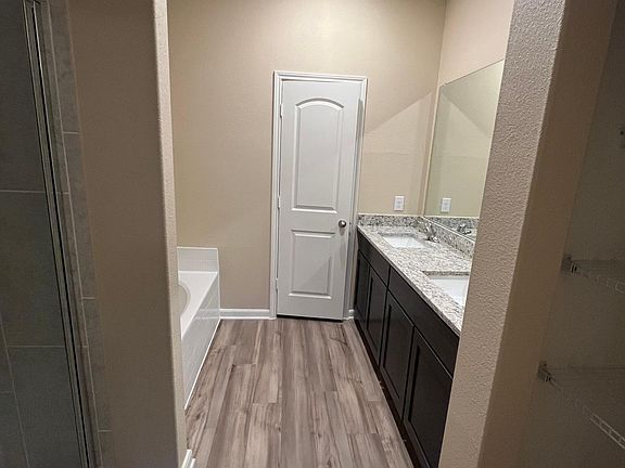 4th image of 306 Turquoise Ln