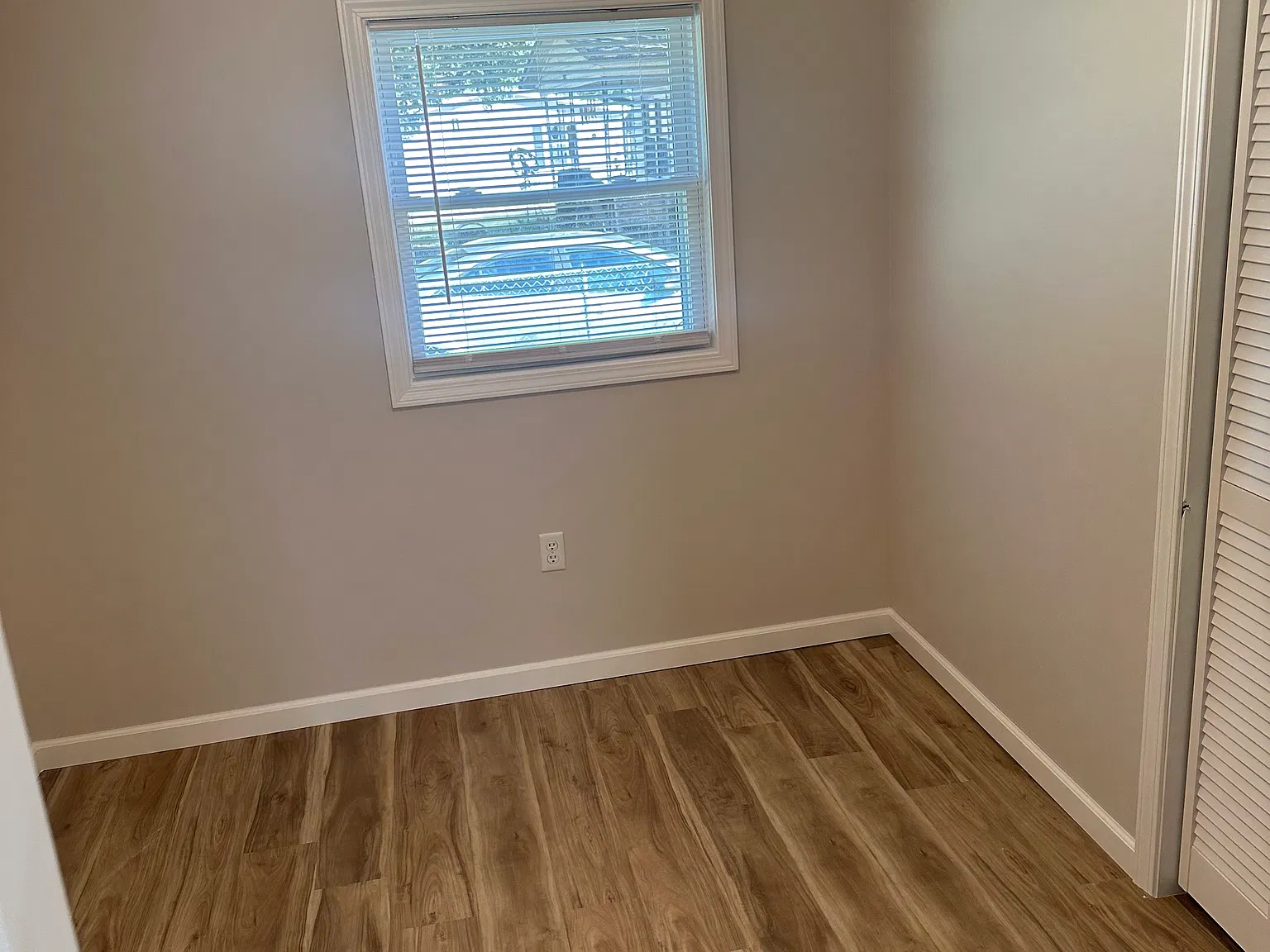 418 E Otis Ave — Photo 4