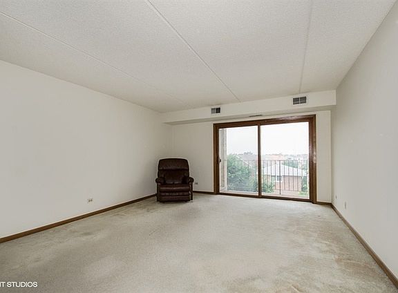 4th image of 6455 W Belle Plaine Ave APT 407