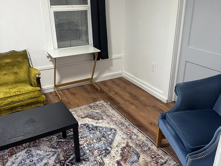 1015 Pine Ave #1 — Photo 5