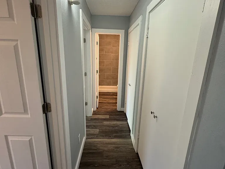 1104 NE 9th St #204 — Photo 3