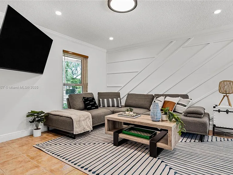421 NE 22nd Ave — Photo 11