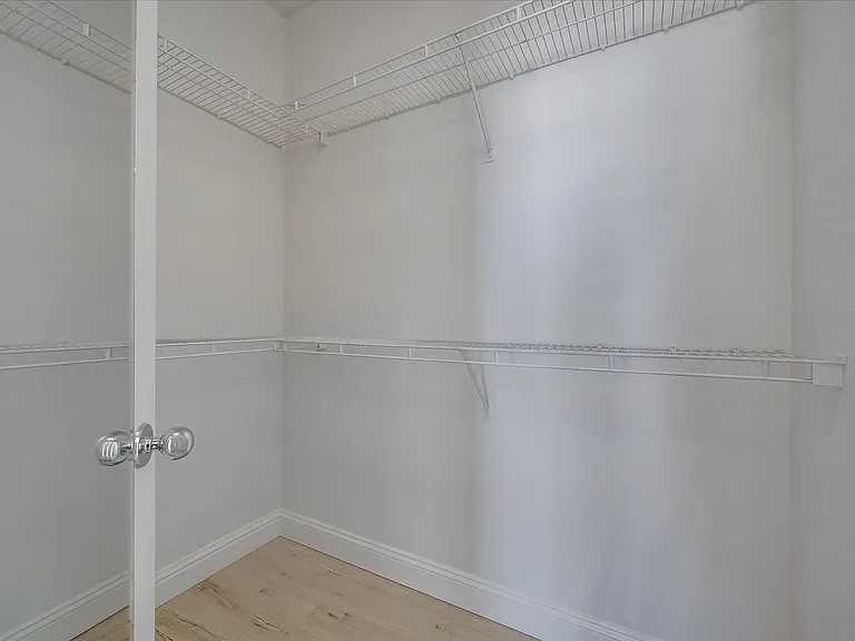 558 Manhattan Pl — Photo 22