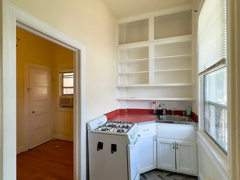 Charming Apartment Units in Charles Village, Baltimore, MD! — Photo 7
