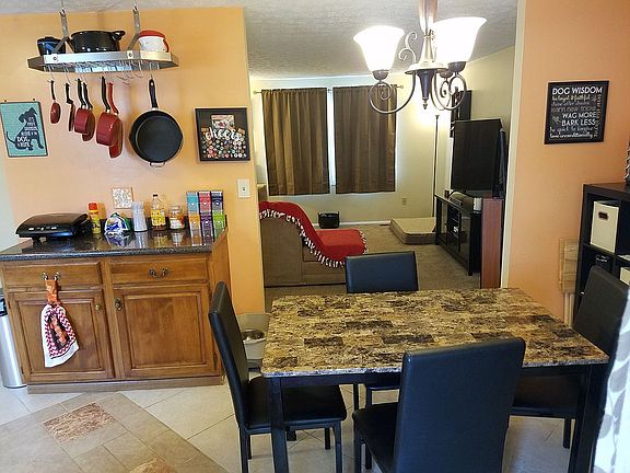 Kitchen/ Dining Room