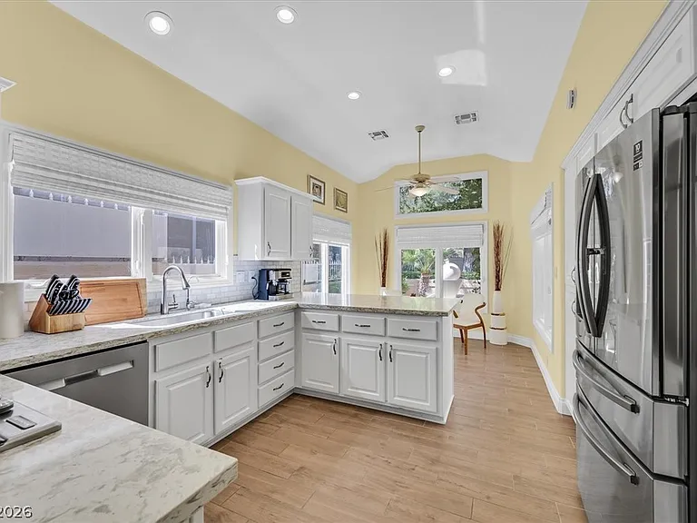 8161 Round Hills Cir — Photo 11