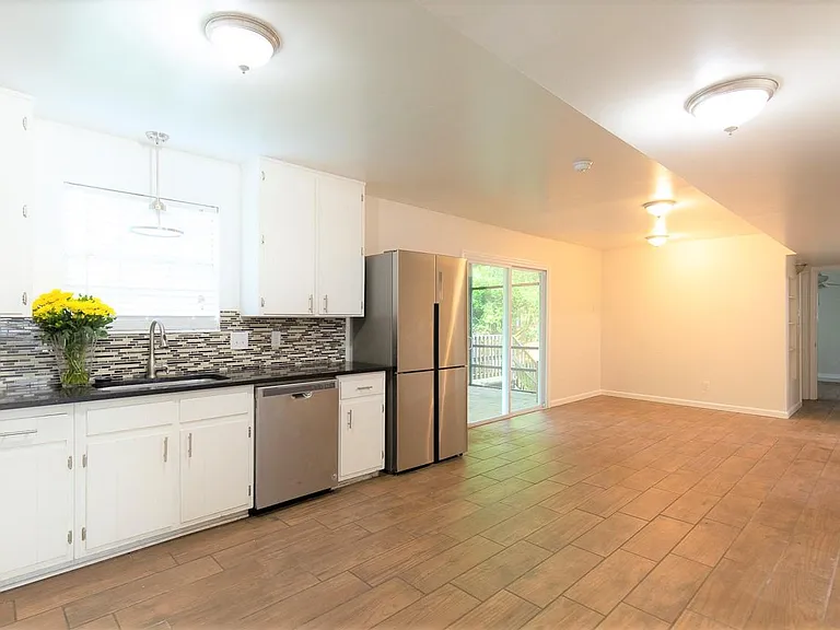 1536 Woodgate Way — Photo 9