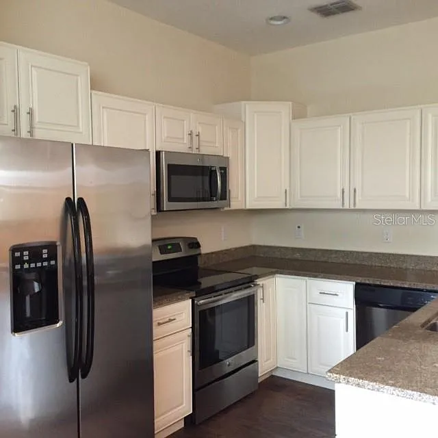 3 bed, 2.5 bath, 1364 sqft, $2,350 — Photo 4
