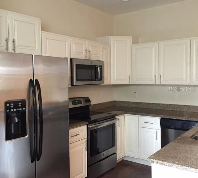 2608 E Jefferson St — Photo 4