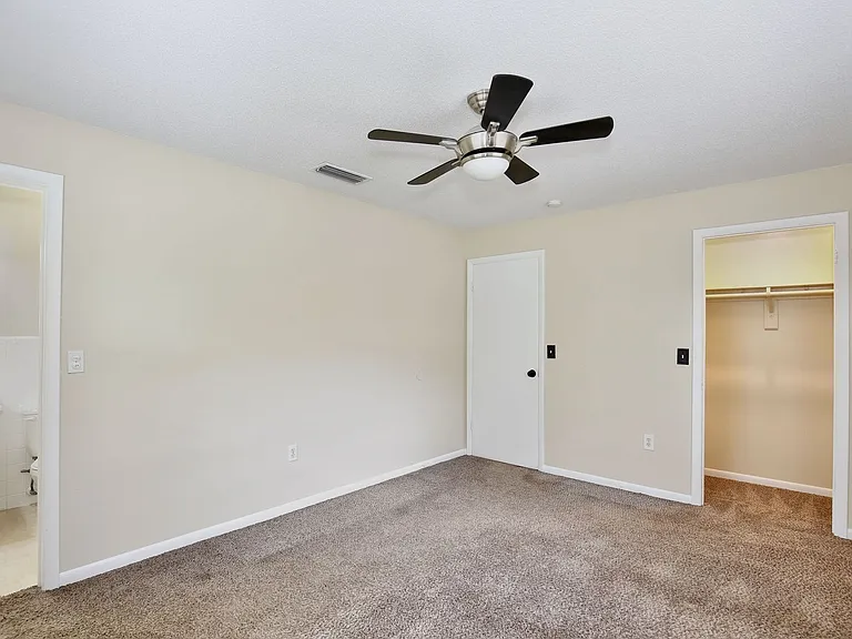365 E Marvin Ave — Photo 9