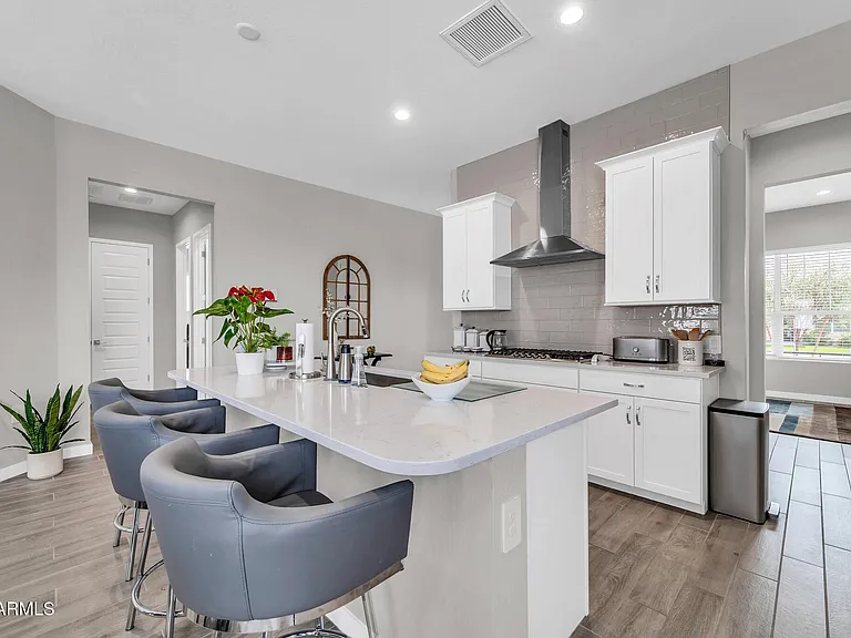 10518 W Albert Ln — Photo 8