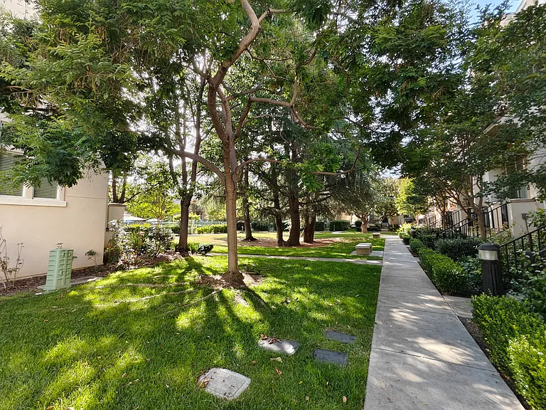 171 Bel Air Ct — Photo 28