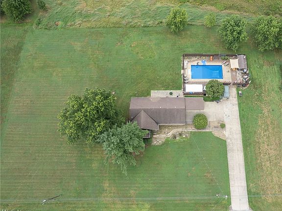 4th image of 326 Airport Rd