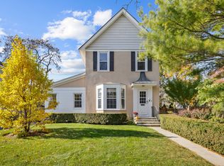 916 Oakwood Ave, Lake Forest, IL 60045