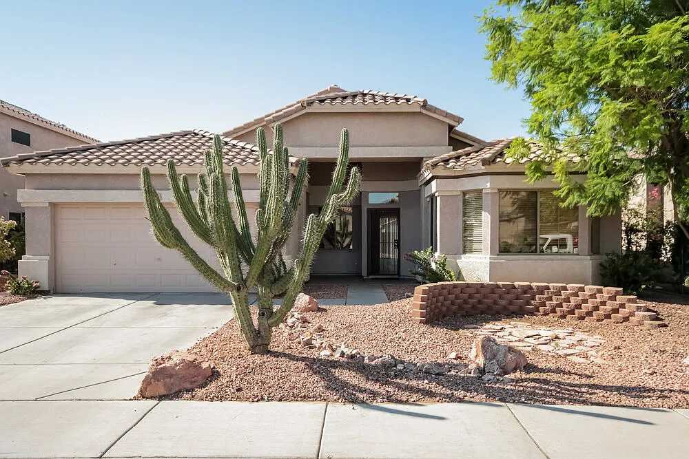 4 bed, 2.0 bath, 2071 sqft, $2,255 — Photo 1