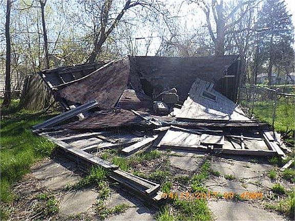 5th image of 15368 Rockdale St