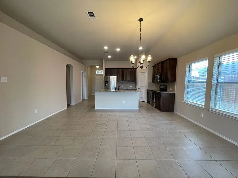 2120 Blakely Ct — Photo 24