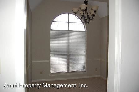5th image of 465 Green Willow Cv