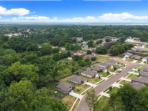 4th image of 840 Highgarden Cir