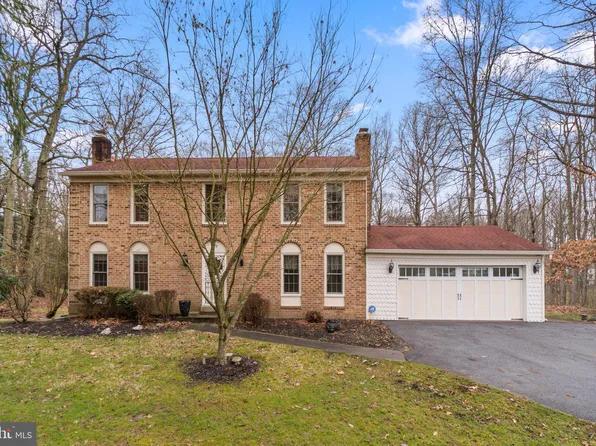 619 Tanglewood Dr, Sykesville, MD 21784