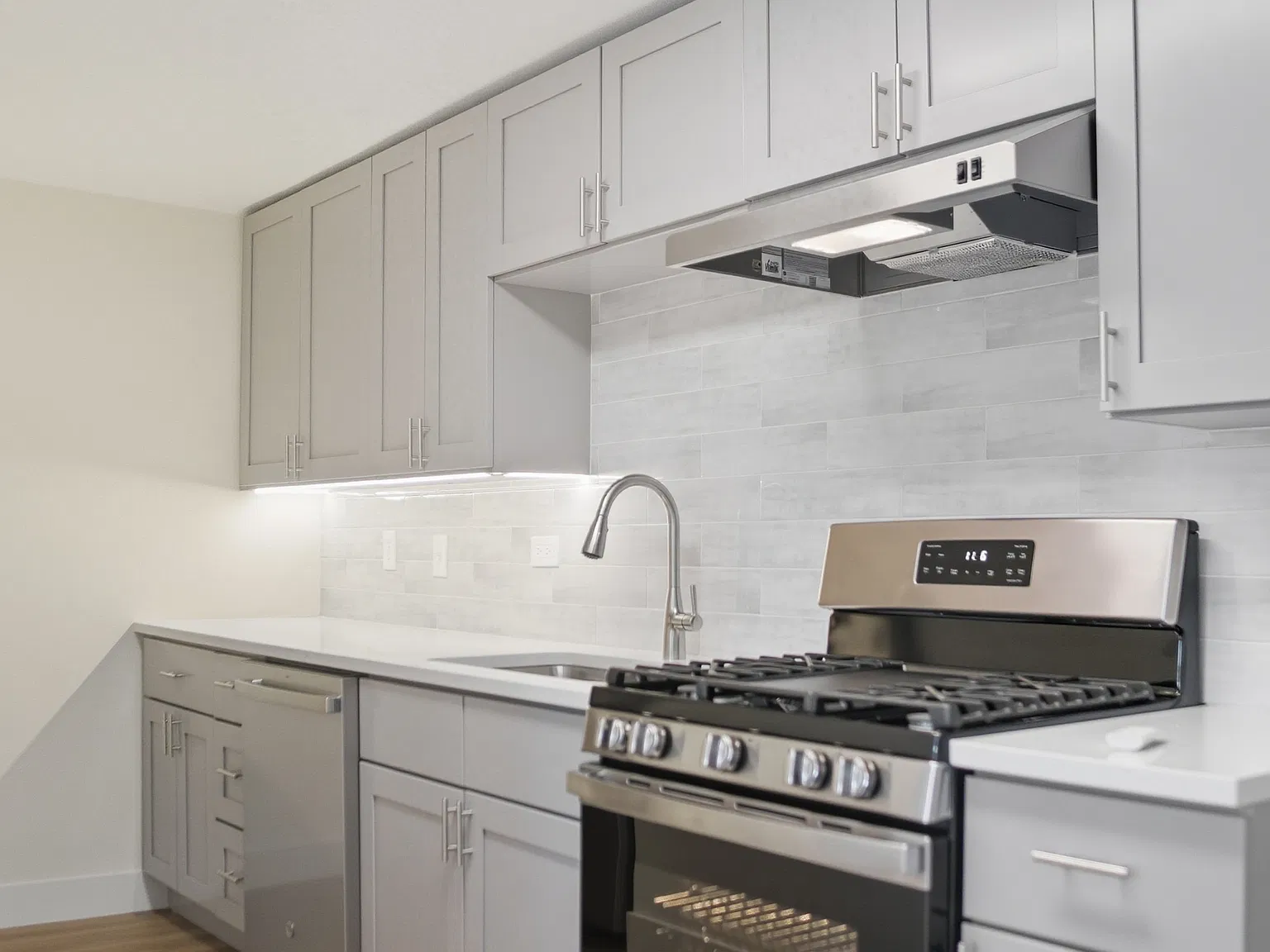 1 bed, 500 sqft, $1,350 — Photo 3