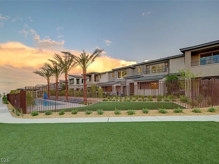 11458 Contour Ave — Photo 22