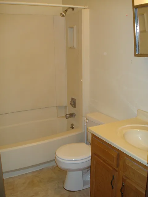 Building Photo - 110 N Holmen Dr #11