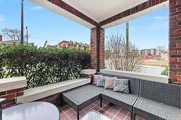 536 Hawthorne Ln — Photo 22